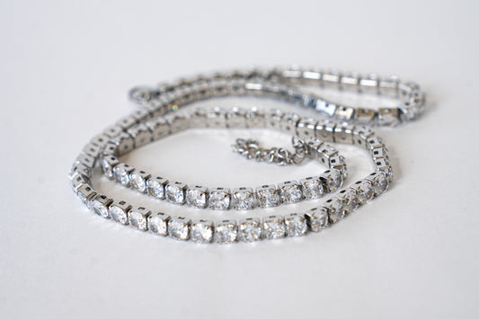 שרשרת טניס יוקרתית בציפוי זהב לבן 18K עם אבני מוסונייט