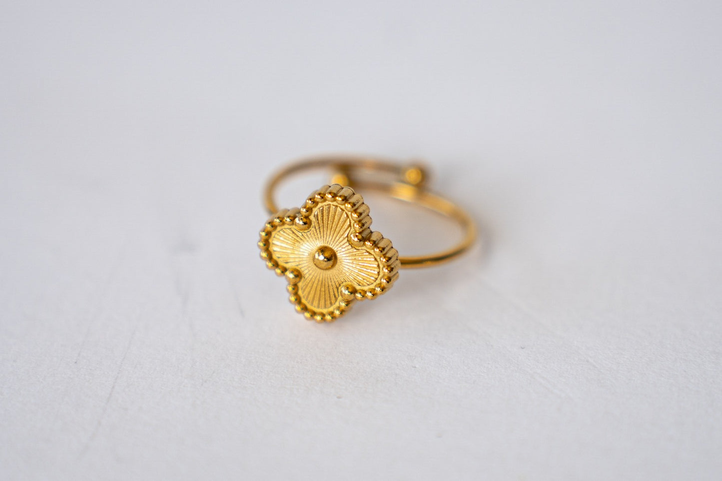 טבעת תלתן חריטת לייזר – ציפוי זהב 18K