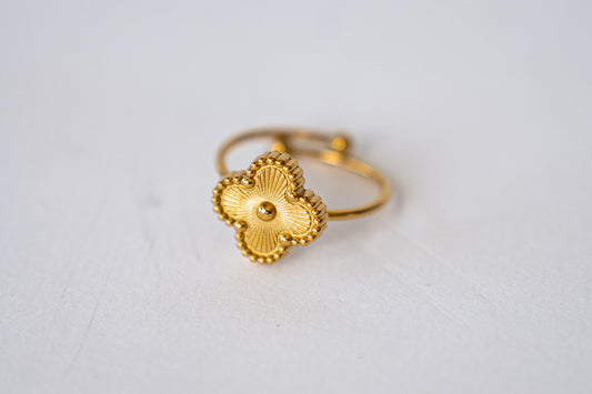 טבעת תלתן חריטת לייזר – ציפוי זהב 18K